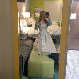 Originally $689 prom dress, only worn once, tailored to fit 4’10-5’2